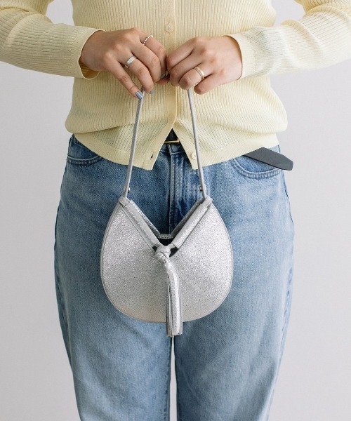 Beau're（ヴュレ）の「【BEAURE/ビュレ】Cow Leather Fortune Cookie 2Way Bag mini 2ウェイバッグミニ（ハンドバッグ・レディース・シルバー/ベージュ・FREE）」の17枚目の写真