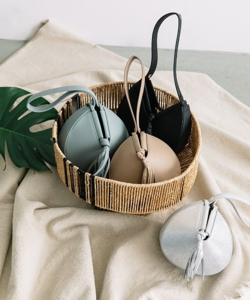 Beau're（ヴュレ）の「【BEAURE/ビュレ】Cow Leather Fortune Cookie 2Way Bag mini 2ウェイバッグミニ（ハンドバッグ・レディース・シルバー/ベージュ・FREE）」の14枚目の写真