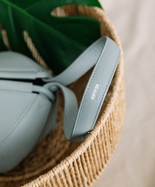 Beau're（ヴュレ）の「【BEAURE/ビュレ】Cow Leather Fortune Cookie 2Way Bag mini 2ウェイバッグミニ（ハンドバッグ・レディース・シルバー/ベージュ・FREE）」の4枚目の写真