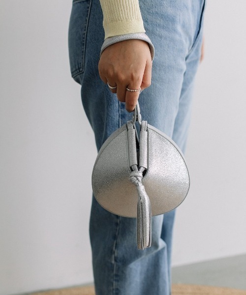 Beau're（ヴュレ）の「【BEAURE/ビュレ】Cow Leather Fortune Cookie 2Way Bag mini 2ウェイバッグミニ（ハンドバッグ・レディース・シルバー/ベージュ・FREE）」の5枚目の写真