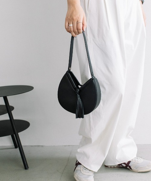 Beau're（ヴュレ）の「【BEAURE/ビュレ】Cow Leather Fortune Cookie 2Way Bag mini 2ウェイバッグミニ（ハンドバッグ・レディース・シルバー/ベージュ・FREE）」の7枚目の写真