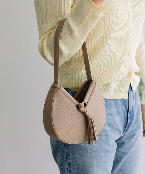 Beau're（ヴュレ）の「【BEAURE/ビュレ】Cow Leather Fortune Cookie 2Way Bag mini 2ウェイバッグミニ（ハンドバッグ・レディース・シルバー/ベージュ・FREE）」の8枚目の写真