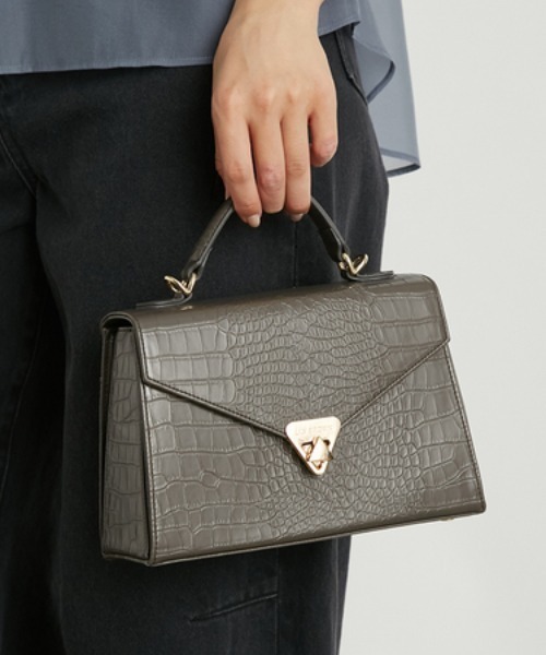LILY BROWN美品ハンドバッグ ／ショルダー2wayバッグお得値下げ LILY BROWN】リリーベアの刺繡付き♡ショルダーバッグの高級感が