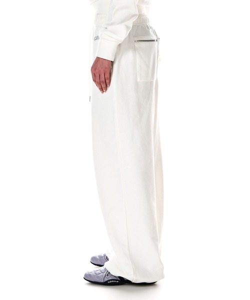 BEEDEN(ビーデン)の「EMBROIDERY LOOSE SWEAT PANTS(スウェットパンツ・レディース・ホワイト/グレー・SMALL/MEDIUM)」の5枚目の写真