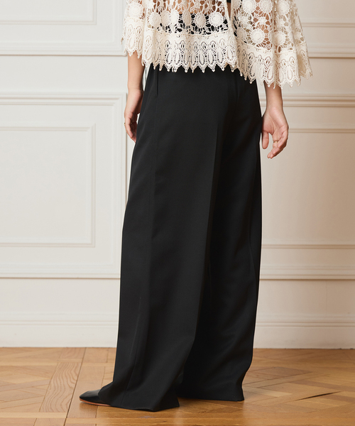 IENA LA BOUCLE（イエナラブークル）の「IENA LA BOUCLE サイドタックストレートパンツ（スラックス・レディース・ブラック/カーキ/ボルドー・38/36/34/40）」の6枚目の写真