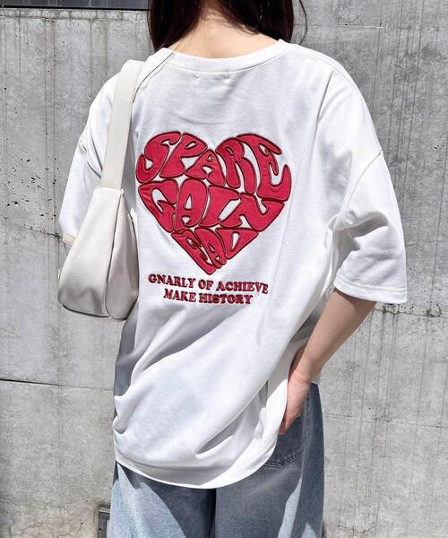 INGNI（イング）の「バックハート貼付チュニックTシャツ（Tシャツ/カットソー・レディース・ブラック×ホワイト/ホワイト×ピンク/ホワイト×レッド/ホワイト×ブルー・M）」の2枚目の写真