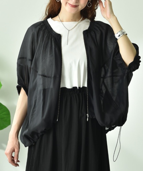INTERPLANET（インタープラネット）の「【Ｄｉｇｎｉｔｅ　ｃｏｌｌｉｅｒ】ノーカラーシアーブルゾン（ブルゾン・レディース・ベージュ/ブラック/チャコールグレー・FREE）」の2枚目の写真