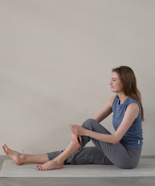Julier Yoga and Relax(ジュリエヨガアンドリラックス)の「Julier (定番)ライトプライムライトフィットタンクトップ(タンクトップ・レディース・ホワイト/ブラック/ブルー・FREE)」の12枚目の写真