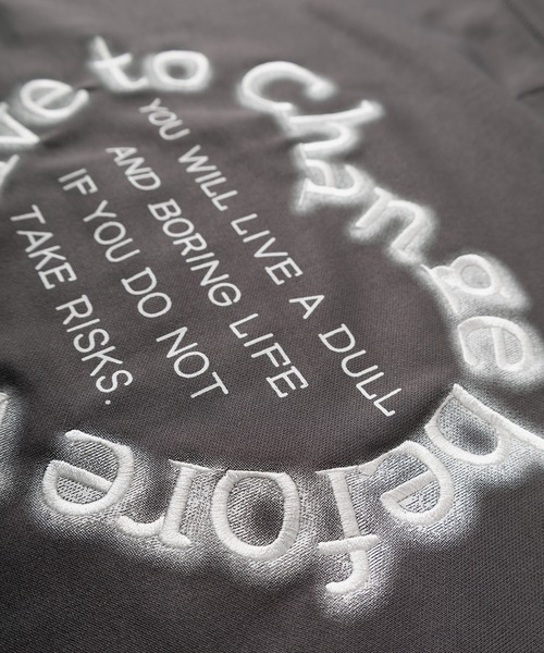 make a ray!(メイク ア レイ!)の「【85】フロント&バックデザイン ハートモチーフ ぼかしロゴ刺繍 半袖 Tシャツ(Tシャツ/カットソー・メンズ・ホワイト系その他/ブラック/ホワイト/チャコールグレー・M/L)」の12枚目の写真