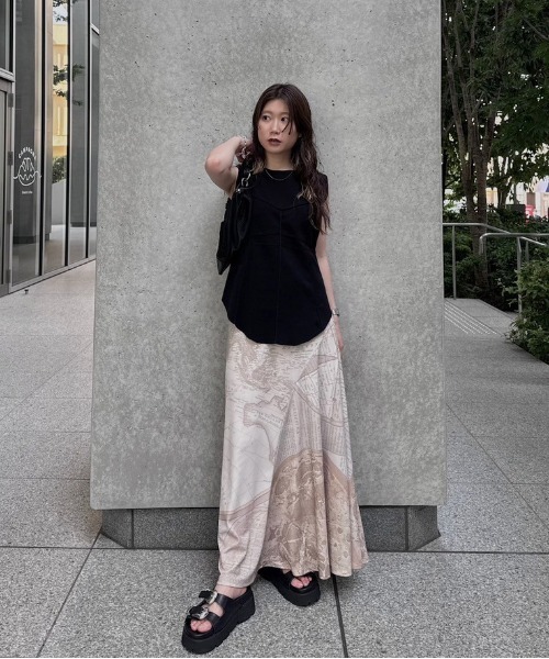 Ameri(アメリ)の「CORSET DETAIL ROUND KNIT TOP(タンクトップ・レディース・ホワイト/ブルー/ボルドー/ブラック・FREE)」の8枚目の写真