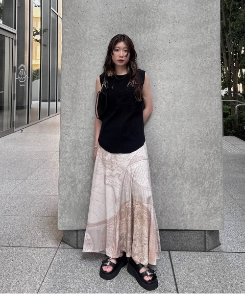 Ameri(アメリ)の「CORSET DETAIL ROUND KNIT TOP(タンクトップ・レディース・ホワイト/ブルー/ボルドー/ブラック・FREE)」の9枚目の写真