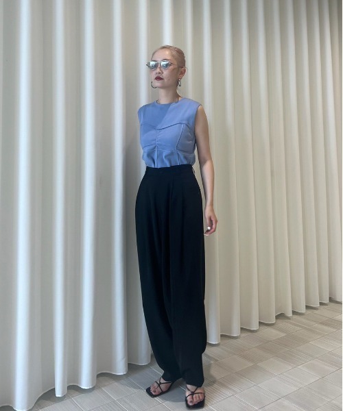 Ameri(アメリ)の「CORSET DETAIL ROUND KNIT TOP(タンクトップ・レディース・ホワイト/ブルー/ボルドー/ブラック・FREE)」の11枚目の写真