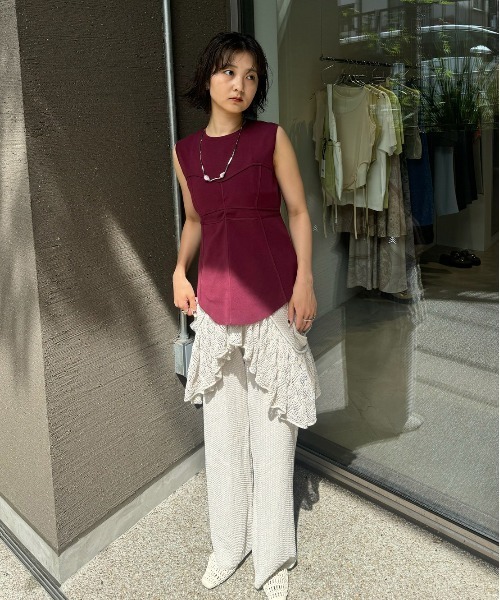 Ameri(アメリ)の「CORSET DETAIL ROUND KNIT TOP(タンクトップ・レディース・ホワイト/ブルー/ボルドー/ブラック・FREE)」の13枚目の写真