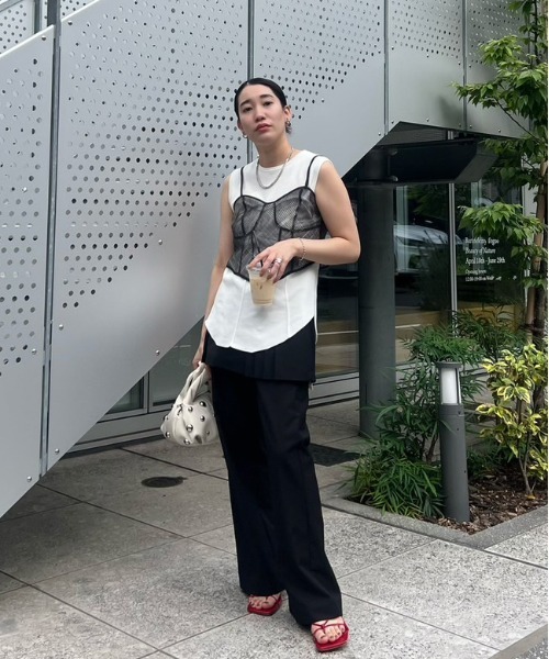 Ameri(アメリ)の「CORSET DETAIL ROUND KNIT TOP(タンクトップ・レディース・ホワイト/ブルー/ボルドー/ブラック・FREE)」の5枚目の写真