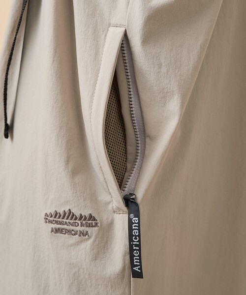 FREAK'S STORE(フリークスストア)の「Americana × THOUSAND MILE × FREAK'S STORE/アメリカーナ × サウザンドマイル 別注 ストレッチナイロン サロペット/撥水 ストレッチ UVカット機能(サロペット/オーバーオール・レディース・ブラウン/ベージュ/ブラック・フリ-)」の10枚目の写真