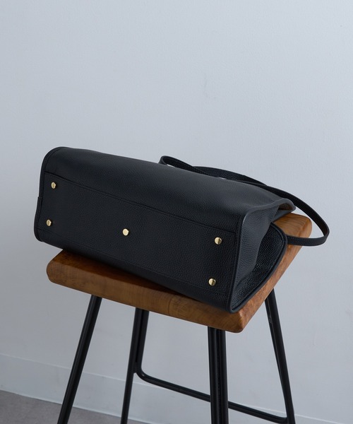 AULENTTI(オウレンティ)の「【AULENTTI】カウレザー2WAYバッグ DOLLARO(M&E) DI-3622-DO(ハンドバッグ・レディース・ブラック・FREE)」の6枚目の写真