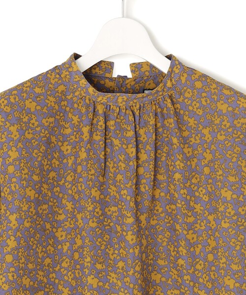 J.PRESS YORK STREET(ジェイプレスヨークストリート)の「【WOMEN】フラワープリント プリーツブラウス(シャツ/ブラウス・レディース・ホワイト系5/ブラック系5/ライトグレー系5・F)」の5枚目の写真
