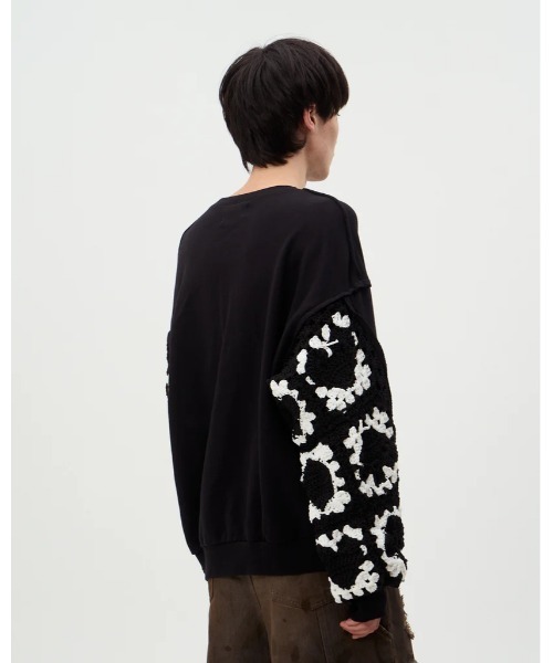 DISCOVERED(ディスカバード)の「DISCOVERED PLAYCARD CROCHET SLEEVE SWEAT(スウェット・メンズ・ブラック/グレー・1/3)」の6枚目の写真
