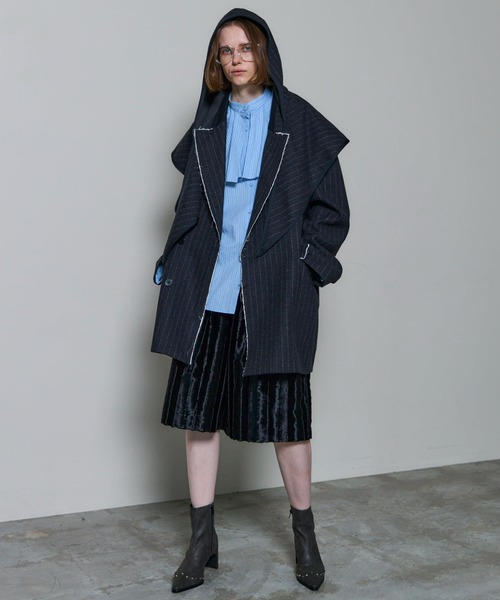 MAISON SPECIAL(メゾンスペシャル)の「Fake Hair Calf Two-tuck Shorts/フェイクハラコツータックハーフパンツ(その他パンツ・レディース・ブラック・38/36)」の2枚目の写真