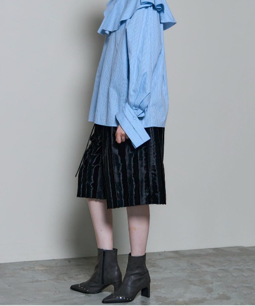 MAISON SPECIAL(メゾンスペシャル)の「Fake Hair Calf Two-tuck Shorts/フェイクハラコツータックハーフパンツ(その他パンツ・レディース・ブラック・38/36)」の4枚目の写真