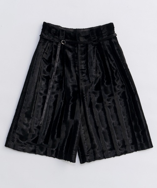 MAISON SPECIAL(メゾンスペシャル)の「Fake Hair Calf Two-tuck Shorts/フェイクハラコツータックハーフパンツ(その他パンツ・レディース・ブラック・38/36)」の6枚目の写真
