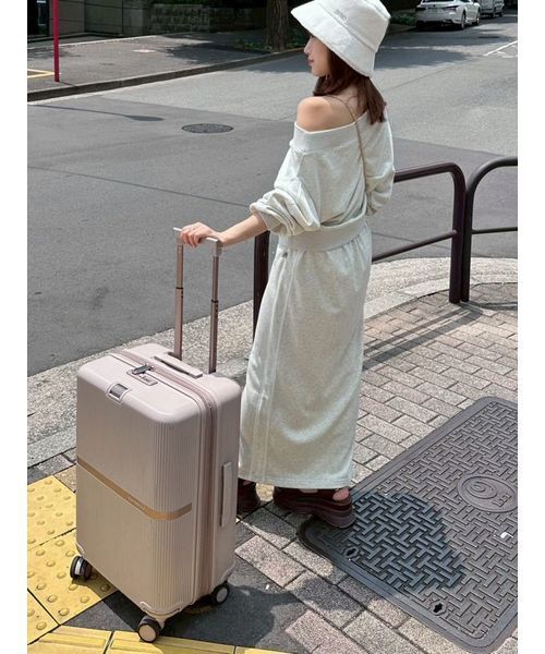 SNIDEL（スナイデル）の「【WEB限定カラーあり】UVワンショルスウェットプルオーバー（スウェット・レディース・その他/グリーン/ネイビー/グレー/ライトピンク・F）」の14枚目の写真