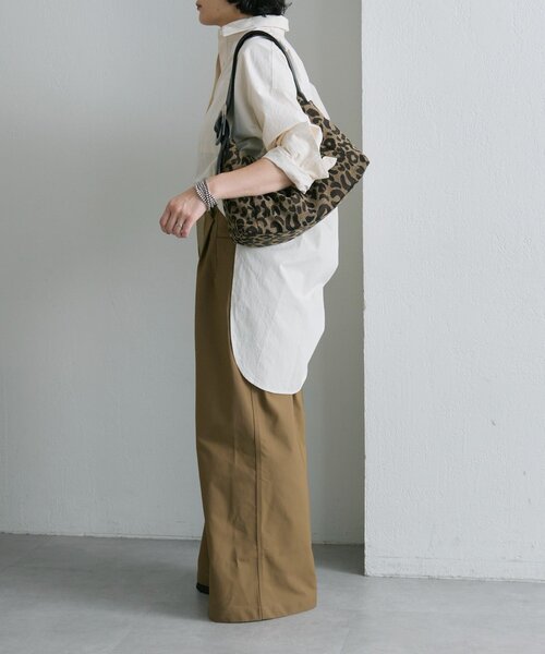 ear PAPILLONNER(イアパピヨネ)の「ビッグサイズシャツ【SUM1 STYLE(スミスタイル)】(シャツ/ブラウス・レディース・アイボリー/サンドベージュ・FREE)」の4枚目の写真