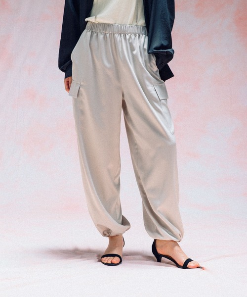 LEPSIM（レプシィム）の「サテンカーゴパンツ　578241（その他パンツ・レディース・チャコールグレー/アイボリー/ブラウン・FREE）」の5枚目の写真