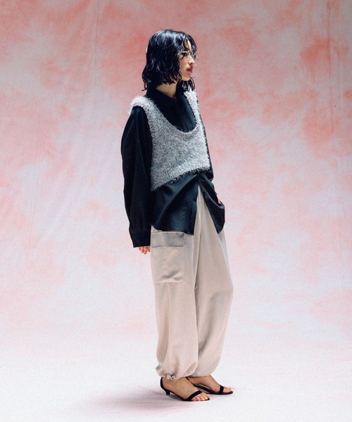 LEPSIM（レプシィム）の「サテンカーゴパンツ　578241（その他パンツ・レディース・チャコールグレー/アイボリー/ブラウン・FREE）」の9枚目の写真