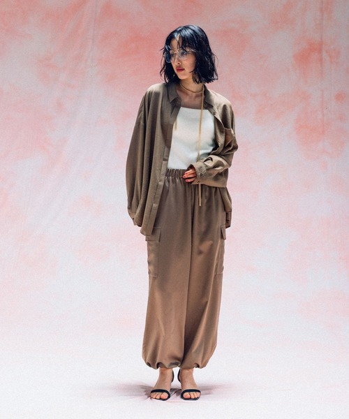 LEPSIM（レプシィム）の「サテンカーゴパンツ　578241（その他パンツ・レディース・チャコールグレー/アイボリー/ブラウン・FREE）」の20枚目の写真