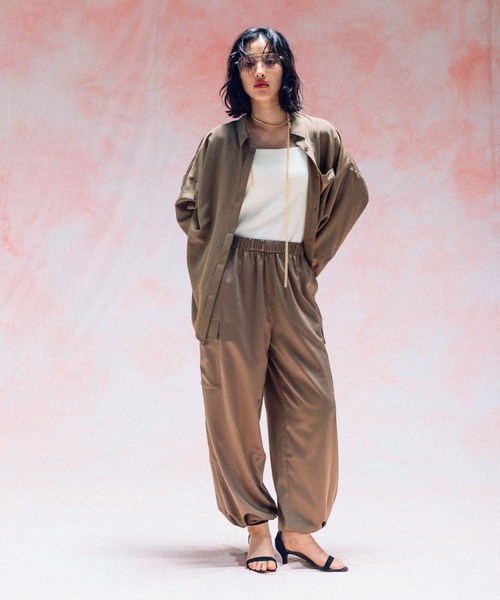 LEPSIM（レプシィム）の「サテンカーゴパンツ　578241（その他パンツ・レディース・チャコールグレー/アイボリー/ブラウン・FREE）」の22枚目の写真