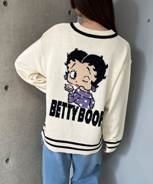 GLAMOROUS JANE(グラマラスジェーン)の「BETTY BOOPバックジャガードVネックニット(ニット/セーター・レディース・アイボリー/ブラック/グレー・FREE)」の4枚目の写真