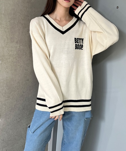 GLAMOROUS JANE(グラマラスジェーン)の「BETTY BOOPバックジャガードVネックニット(ニット/セーター・レディース・アイボリー/ブラック/グレー・FREE)」の6枚目の写真