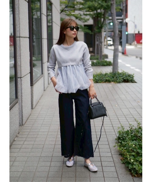 BeBeoD(べベッド)の「フラワーデザインスカラップデニムパンツ(デニムパンツ・レディース・ネイビー/ブルー・MEDIUM/LARGE)」の2枚目の写真