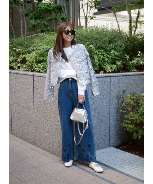 BeBeoD(べベッド)の「フラワーデザインスカラップデニムパンツ(デニムパンツ・レディース・ネイビー/ブルー・MEDIUM/LARGE)」の5枚目の写真