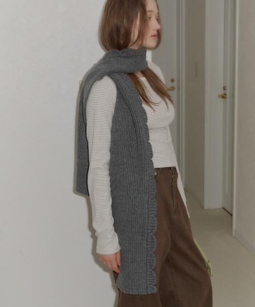 GIUNON（ジウノン）の「2way scallop hood muffler / 2wayスカラップフードマフラー（マフラー・レディース・ブラック/レッド/グレー・FREE）」の4枚目の写真