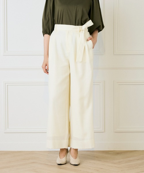 INED（イネド）の「ライトカルゼ ベルテッドワイドパンツ（その他パンツ・レディース・オフホワイト/ブラック/ブラウン/ベージュ・7号/9号/11号）」の2枚目の写真