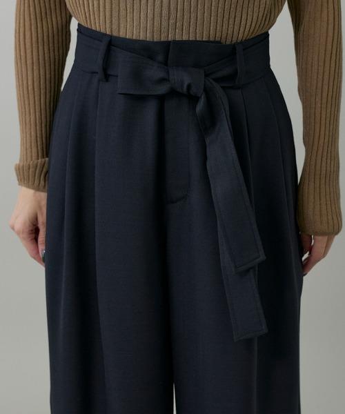 INED（イネド）の「ライトカルゼ ベルテッドワイドパンツ（その他パンツ・レディース・オフホワイト/ブラック/ブラウン/ベージュ・7号/9号/11号）」の9枚目の写真