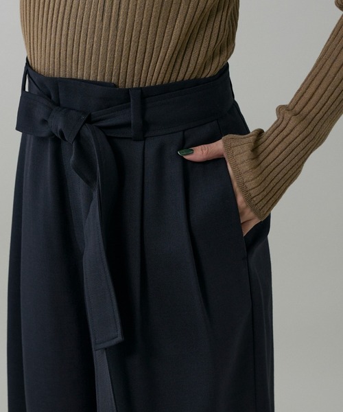 INED（イネド）の「ライトカルゼ ベルテッドワイドパンツ（その他パンツ・レディース・オフホワイト/ブラック/ブラウン/ベージュ・7号/9号/11号）」の10枚目の写真