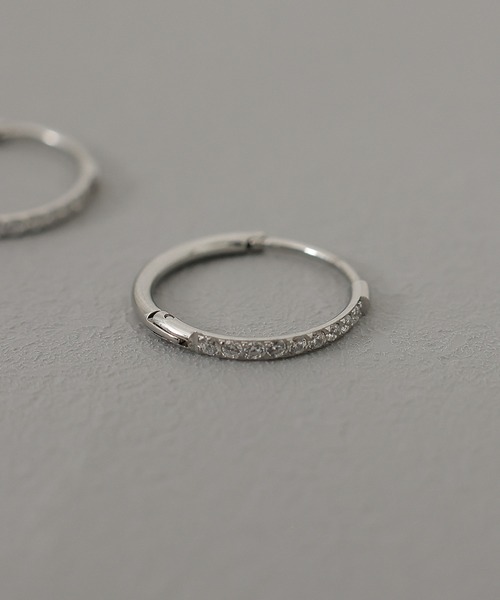 ORLEAN(オルレアン)の「【ORLEAN】ビジューハーフエタニティフープピアス ストーン 10mm 15mm(ピアス(両耳用)・レディース・シルバー系1/ゴールド/ゴールド系1/シルバー・フリー)」の16枚目の写真