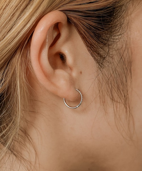 ORLEAN(オルレアン)の「【ORLEAN】ビジューハーフエタニティフープピアス ストーン 10mm 15mm(ピアス(両耳用)・レディース・シルバー系1/ゴールド/ゴールド系1/シルバー・フリー)」の6枚目の写真