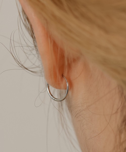 ORLEAN(オルレアン)の「【ORLEAN】ビジューハーフエタニティフープピアス ストーン 10mm 15mm(ピアス(両耳用)・レディース・シルバー系1/ゴールド/ゴールド系1/シルバー・フリー)」の7枚目の写真