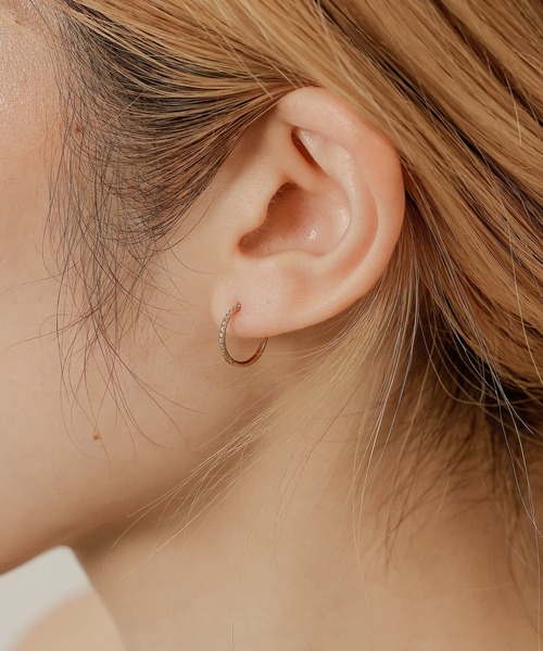 ORLEAN(オルレアン)の「【ORLEAN】ビジューハーフエタニティフープピアス ストーン 10mm 15mm(ピアス(両耳用)・レディース・シルバー系1/ゴールド/ゴールド系1/シルバー・フリー)」の11枚目の写真