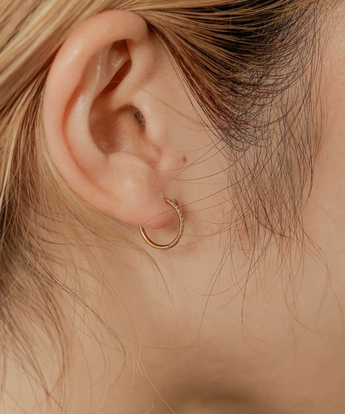 ORLEAN(オルレアン)の「【ORLEAN】ビジューハーフエタニティフープピアス ストーン 10mm 15mm(ピアス(両耳用)・レディース・シルバー系1/ゴールド/ゴールド系1/シルバー・フリー)」の13枚目の写真