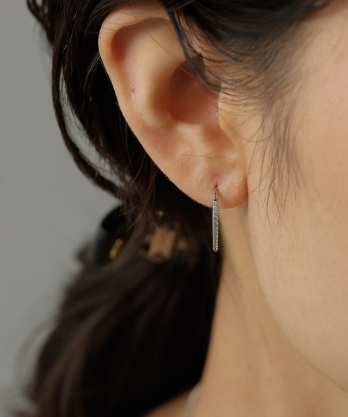 ORLEAN(オルレアン)の「【ORLEAN】ビジューハーフエタニティフープピアス ストーン 10mm 15mm(ピアス(両耳用)・レディース・シルバー系1/ゴールド/ゴールド系1/シルバー・フリー)」の8枚目の写真