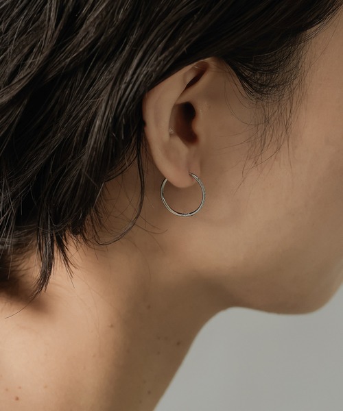 ORLEAN(オルレアン)の「【ORLEAN】ビジューハーフエタニティフープピアス ストーン 10mm 15mm(ピアス(両耳用)・レディース・シルバー系1/ゴールド/ゴールド系1/シルバー・フリー)」の9枚目の写真