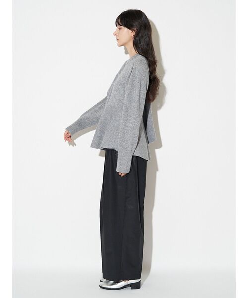 ELENDEEK（エレンディーク）の「ショルダーフリルペプラムニット（ニット/セーター・レディース・ブラウン/グレー/ボルドー・FREE）」の4枚目の写真