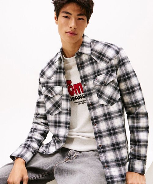 tommy jeans（トミー ジーンズ）の「レギュラーフランネルチェックシャツ（シャツ/ブラウス・メンズ・ブラック/オレンジ系その他3・LARGE/MEDIUM/SMALL/X-LARGE）」の3枚目の写真