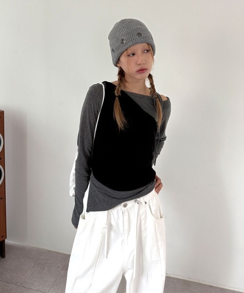 4INT.(フォイント)の「【セットアイテム】ワン オフショルダー ストラップ リボン アシメ ロングスリーブ Tシャツ(Tシャツ/カットソー・レディース・ブラウン/ブラック/ネイビー・FREE)」の5枚目の写真