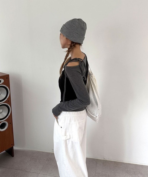 4INT.(フォイント)の「【セットアイテム】ワン オフショルダー ストラップ リボン アシメ ロングスリーブ Tシャツ(Tシャツ/カットソー・レディース・ブラウン/ブラック/ネイビー・FREE)」の6枚目の写真